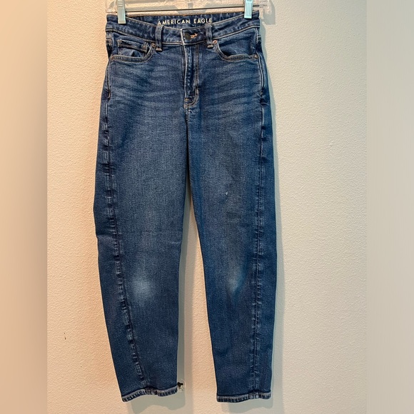 American Eagle Mom Jeans Size 0 short. Blue Mid Wash High Rise 80s’ - Picture 1 of 6